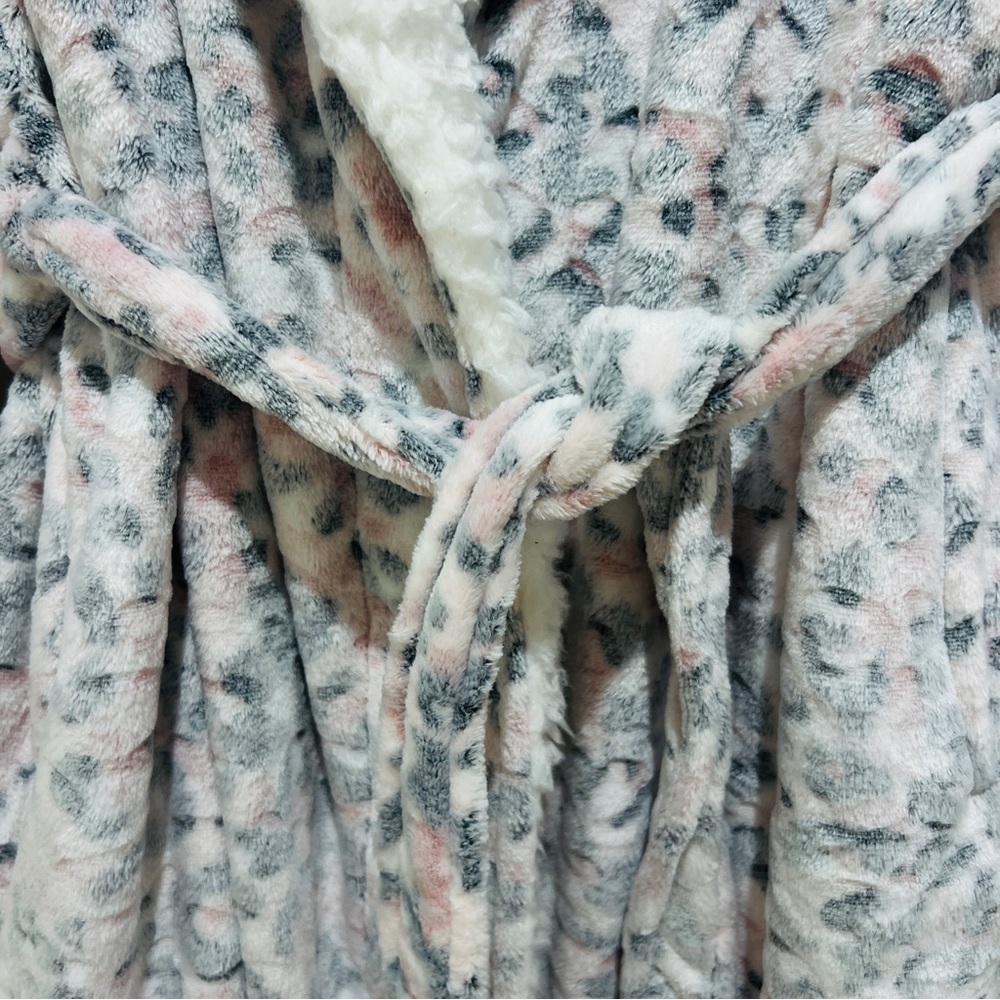 Secret Treasures Womens Superminky sleep Robe soft pink leopard size XL 16-18 - Picture 9 of 15